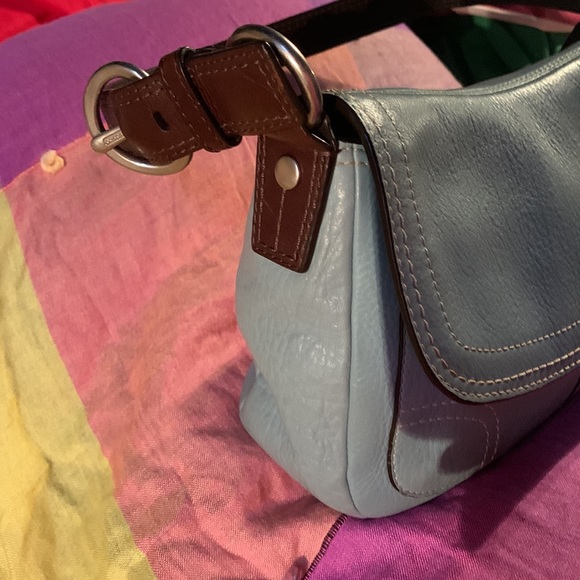 Super clean coach in a robins egg blue - Picture 5 of 11